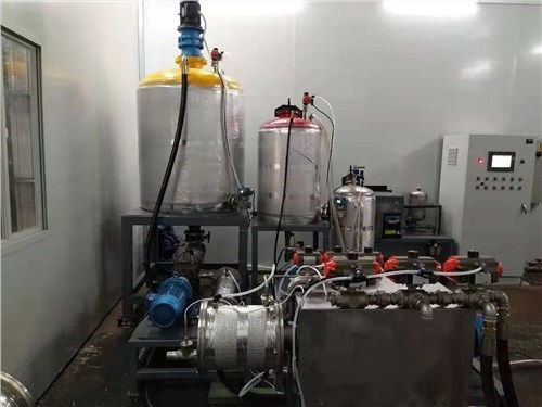 環保先行，品質為本——探秘天津人造草坪PU背膠機在環保設備研發中的創新應用